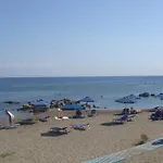 Ξενοδοχείο με διαμερίσματα Elpida Φαληράκι