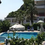 Ξενοδοχείο με διαμερίσματα Elpida Φαληράκι